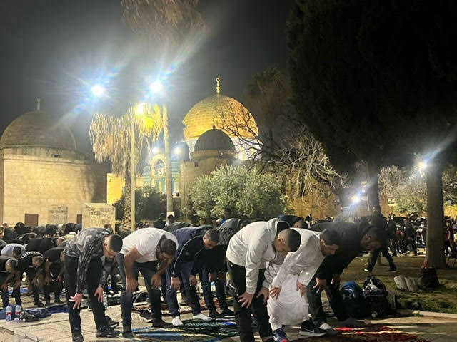 100 ألف مصلّ أدوا صلاتي العشاء والتراويح في اليوم الـ28 من شهر رمضان المبارك في رحاب المسجد الأقصى